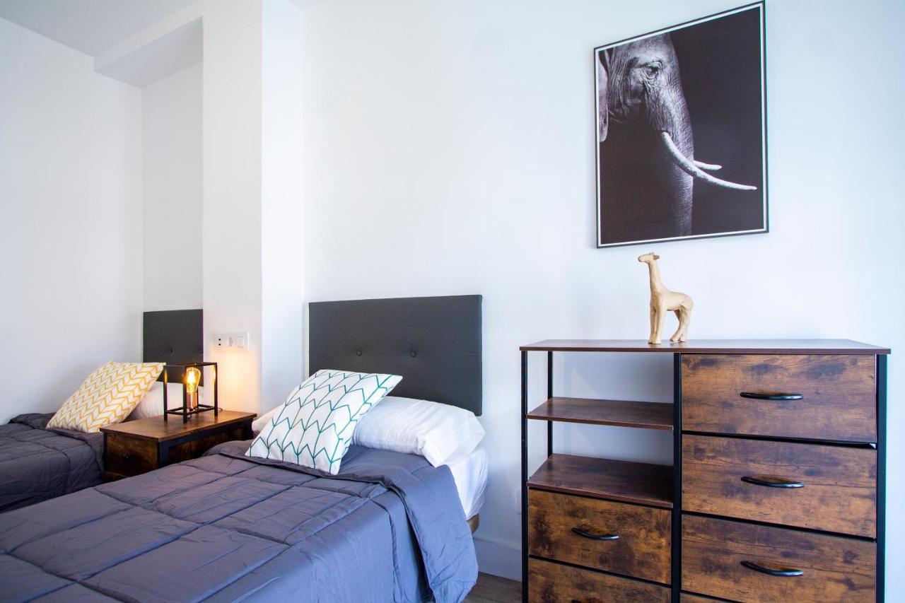 Apartamentos Cuatro Caminos Madrid Esterno foto