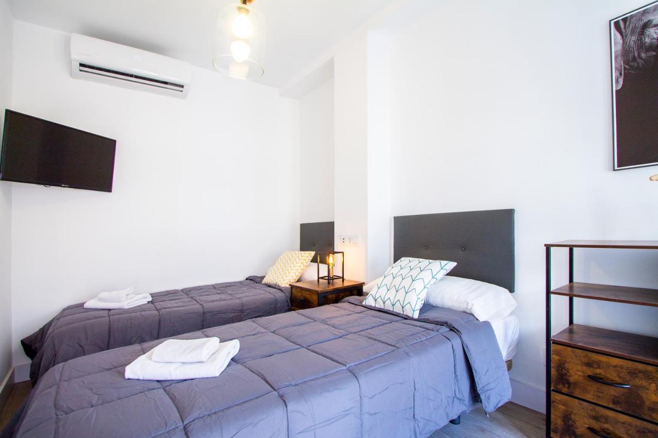Apartamentos Cuatro Caminos Madrid Esterno foto