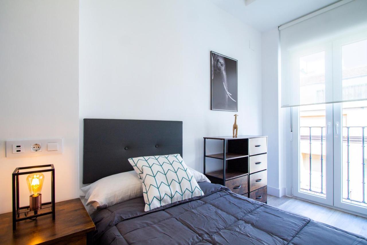 Apartamentos Cuatro Caminos Madrid Esterno foto