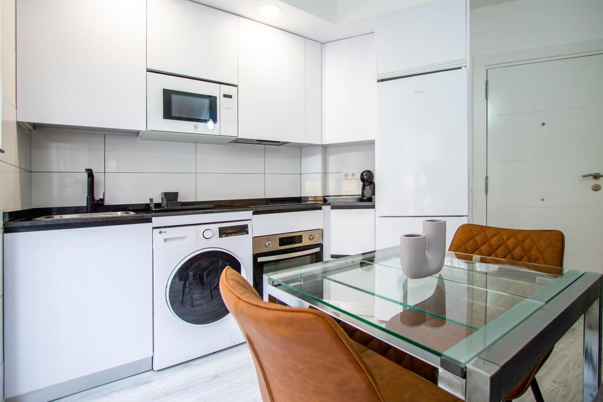 Apartamentos Cuatro Caminos Madrid Esterno foto