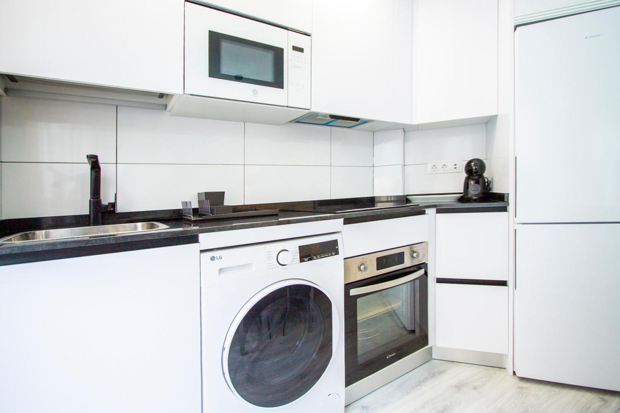 Apartamentos Cuatro Caminos Madrid Esterno foto