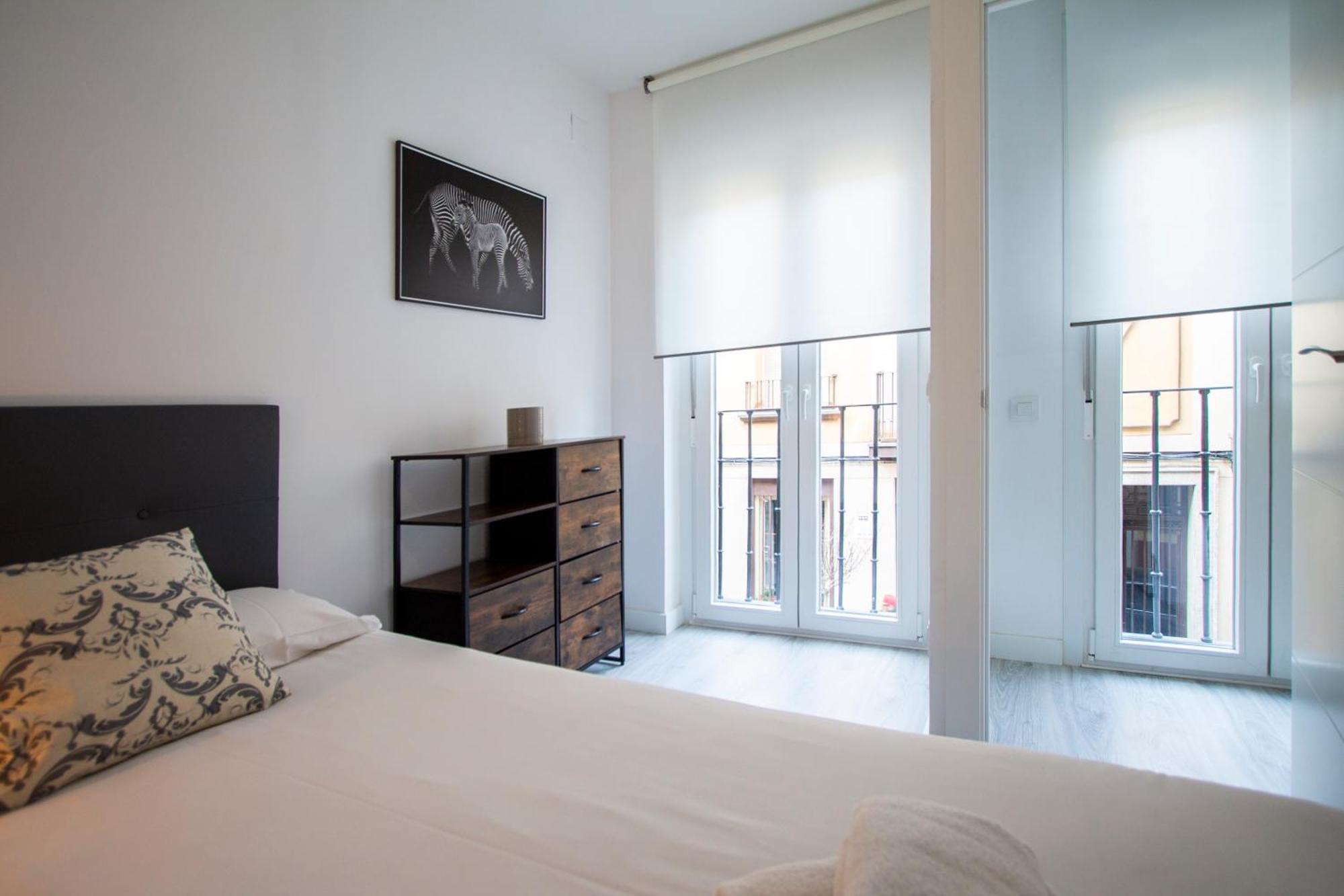 Apartamentos Cuatro Caminos Madrid Esterno foto