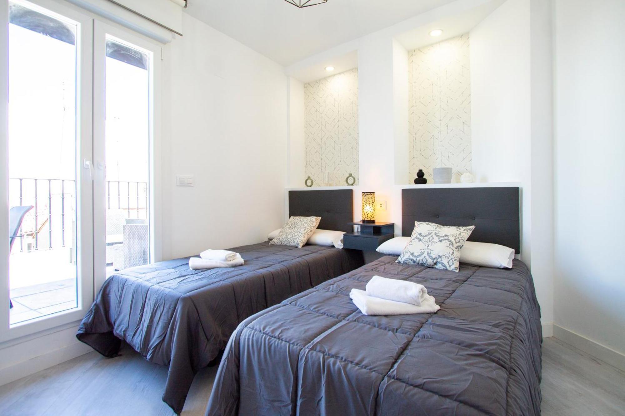 Apartamentos Cuatro Caminos Madrid Esterno foto