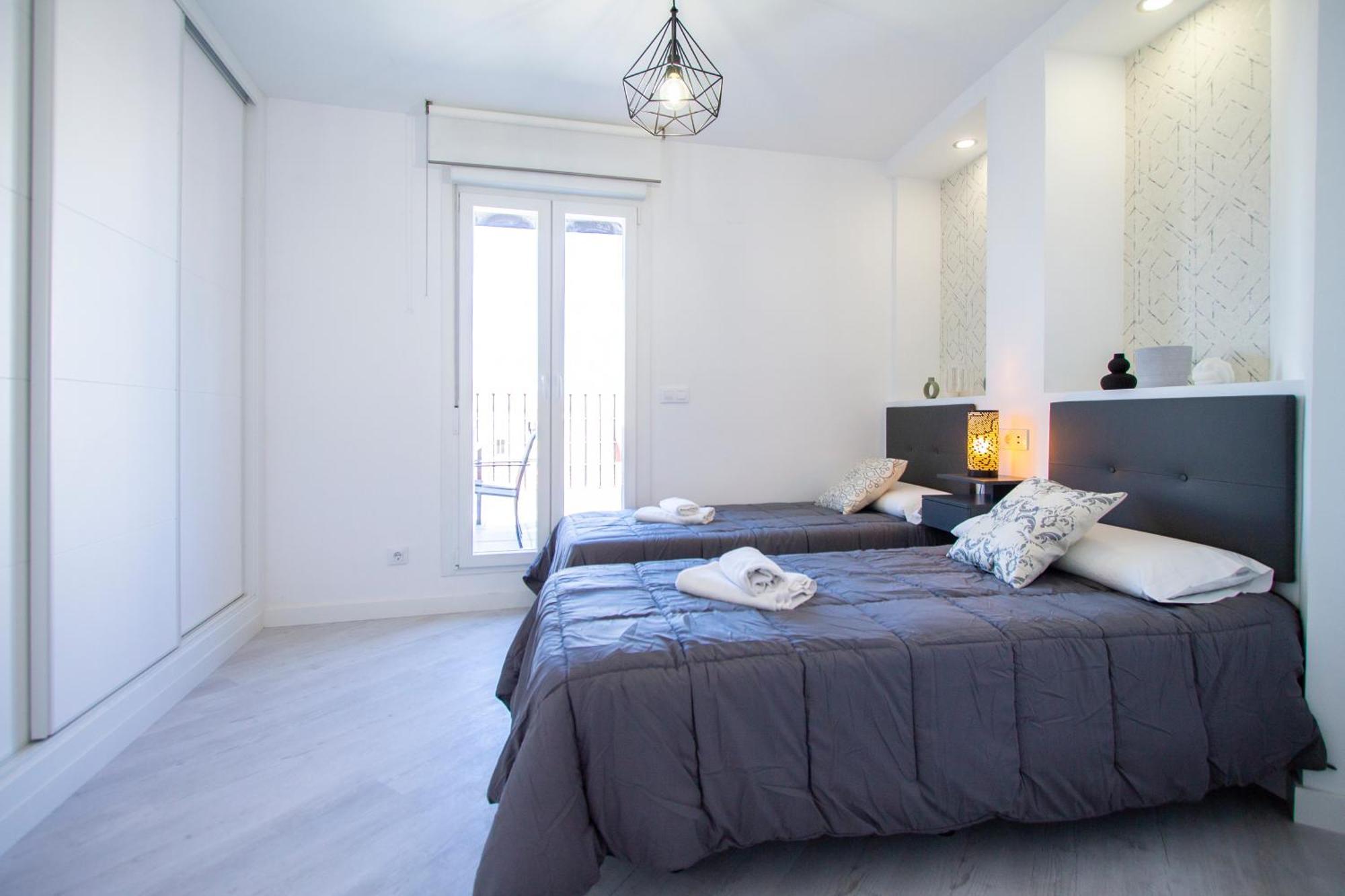 Apartamentos Cuatro Caminos Madrid Esterno foto