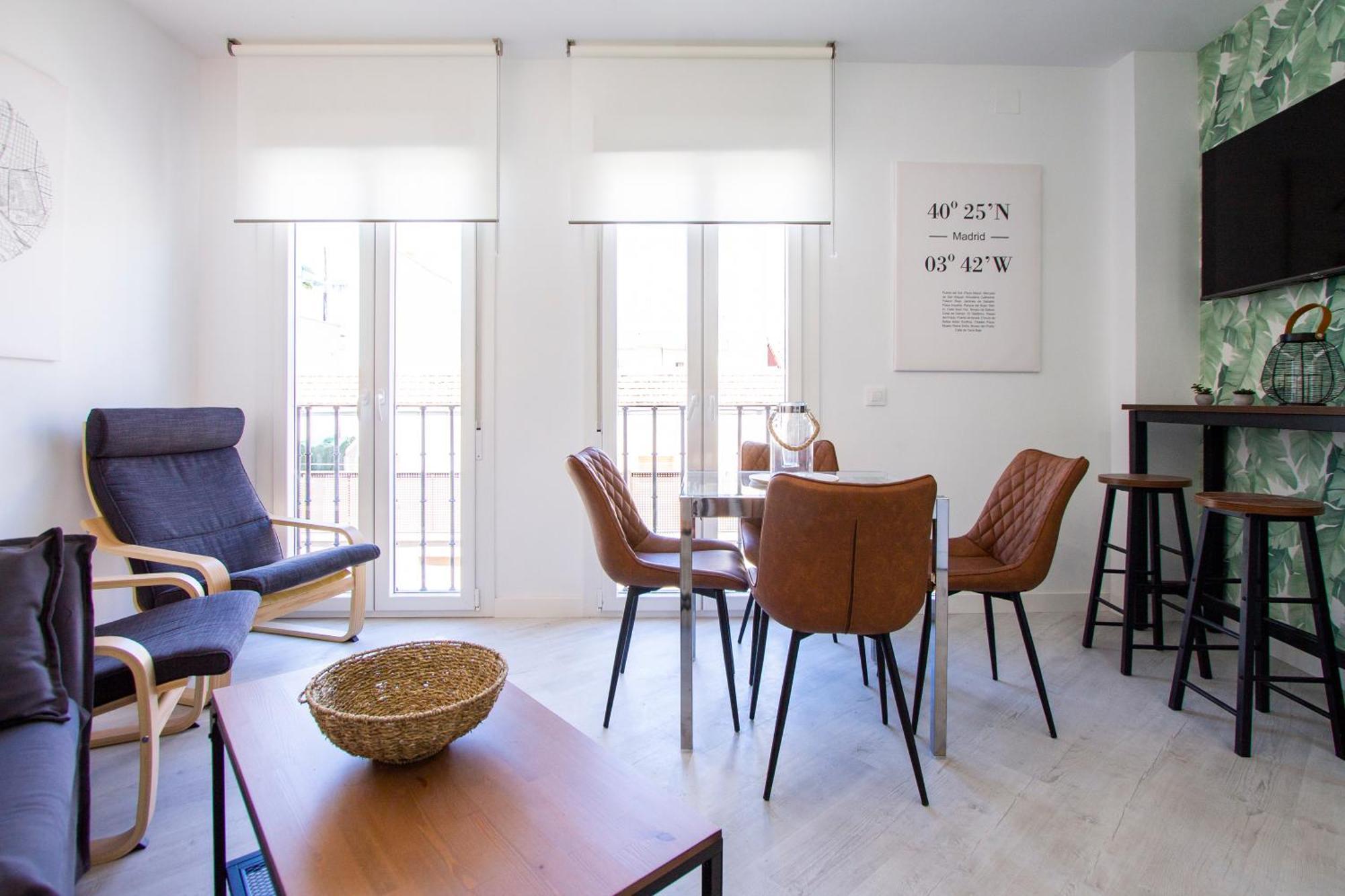 Apartamentos Cuatro Caminos Madrid Esterno foto